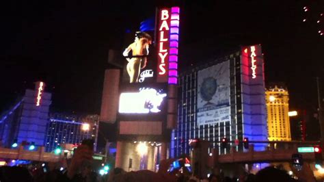 New Years Eve Countdown At Las Vegas Strip With Fireworks Youtube