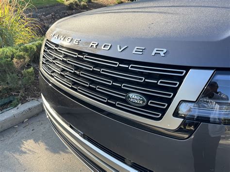 5 of Our Favorite Features on the 2022 Range Rover SE