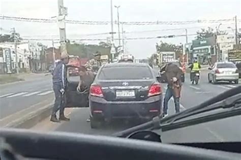 Video maleantes asaltan vehículo en Mariano Roque Alonso Policiales