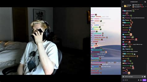 Xqc Flexing His Foldable Phone Youtube