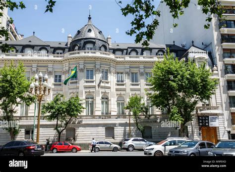 Avenida alvear buenos aires fotografías e imágenes de alta resolución