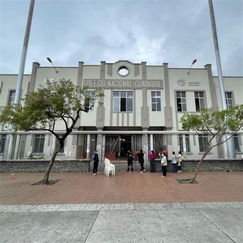 Autoridades Atienden A 11 Estudiantes Del Colegio Guayaquil Que