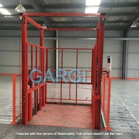 Gargi Hydraulic Goods Lift Operating Height 10 20 Feet Capacity 200