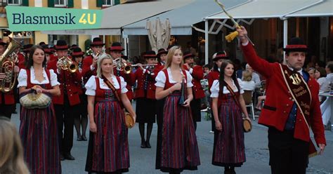 Marschmusik von der Militärparade auf Volksfeste Blasmusik4u