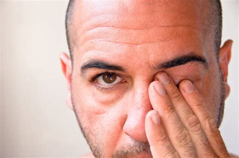 How to Treat a Cold in Your Eye (with Pictures) | eHow