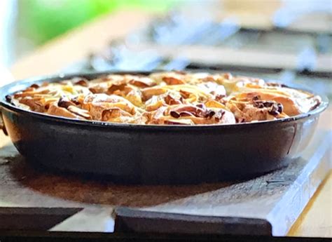 Jamie Oliver Toffee Apple Buns With Vanilla And Cinnamon Recipe On