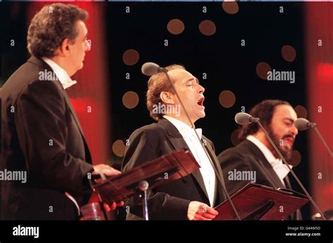 Three tenors hi-res stock photography and images - Alamy