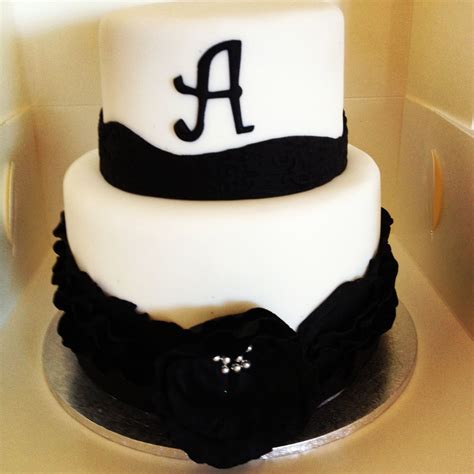 Black & White cake elegance | Black white cakes, Cake creations, White cake