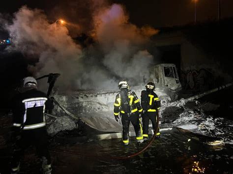 Herido Grave Un Camionero Tras Caer Por Un Terrapl N En La M En San