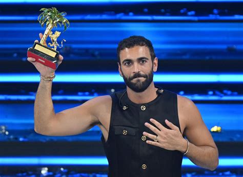 Festival Sanremo Mengoni Si Assicura Anche Il Premio Giancarlo