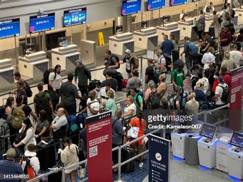 Airport Baggage Carousel Top View Photos And Premium High Res Pictures