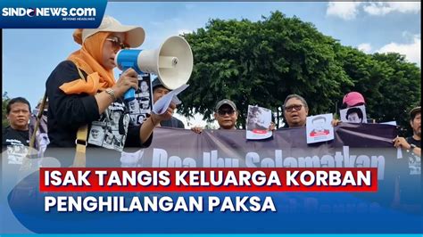 Doa Bersama Keluarga Korban Penghilangan Paksa Aktivis Diwarnai Isak