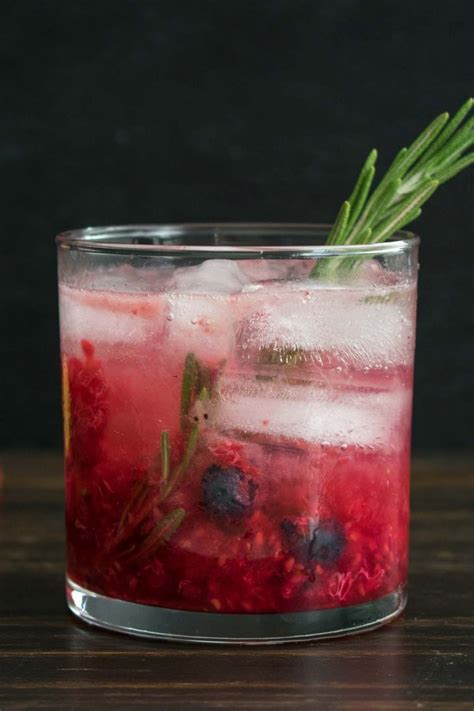 33 Best Vodka Cocktails Easy Vodka Drinks Izzycooking