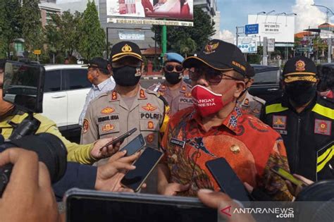 Hari Ketiga Psbb Jawa Barat Pertokoan Di Cirebon Masih Buka Ini Reaksi