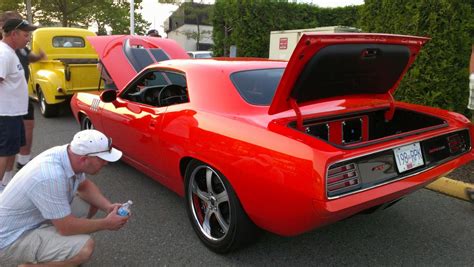 West Coast Car Club: Dodge SRT Hemi Cuda