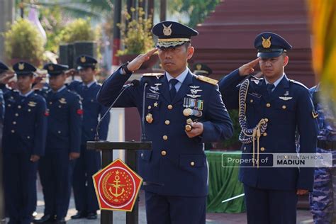 Sambut HUT Ke 78 TNI Wali Kota Maidi Ikuti Ziarah Di Taman Makam