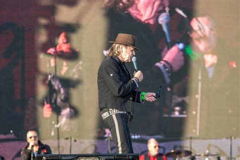 The Panikrocker Udo Lindenberg Inspires 16000 People On The Leipzig