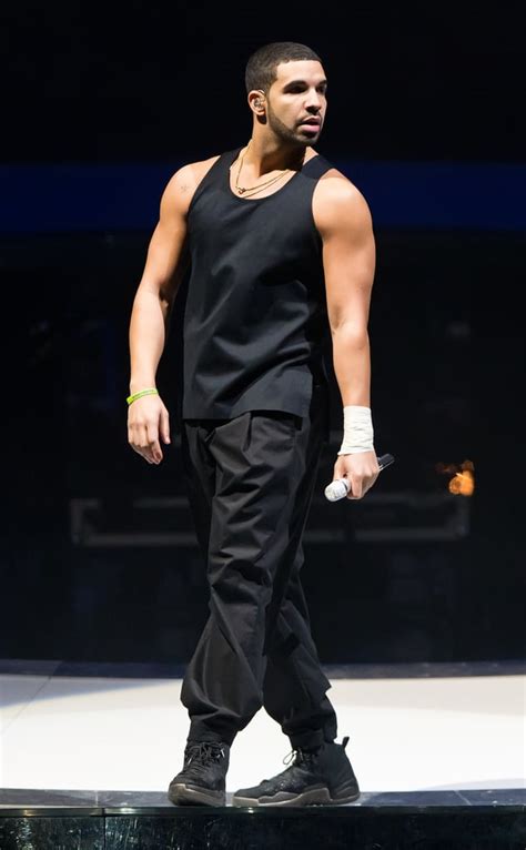 Drake S All Black Everything Stage Look Is Very Very Sexy Cute And Sexy Drake Pictures