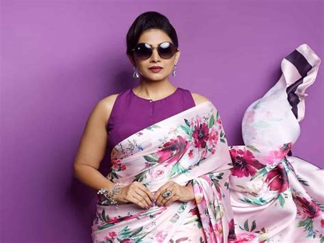 sonali kulkarni apologises  indian girls  lazy remark