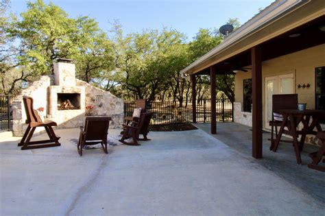 Oak Ridge Lodge — Frio Rentals