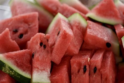 How To Tell If A Watermelon Has Gone Bad 15 Signs Beezzly