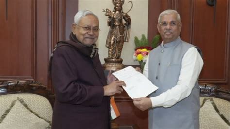 Bihar Political Crisis Nitish Kumar Stakes Claim To Form Nda