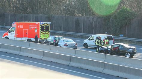 A Bei Langenfeld Unfall Mit Zwei Verletzten Totalschaden