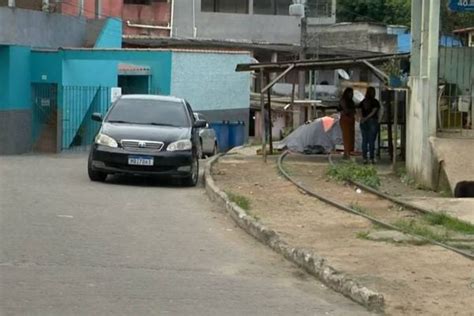 Jovem é baleada no peito em confronto entre bandidos e PM em Vila Velha