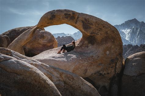 A Short Hike to the Mobius Arch in Alabama Hills - The Break of Dawns