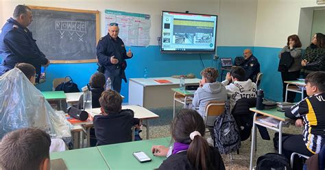 Lamezia Trainto Be Cool La Polizia Di Stato Incontra Gli Studenti