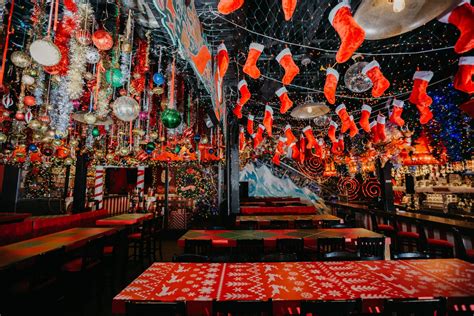 11 Best Christmas Bars In Chicago Holiday Pop Up Bars 2023