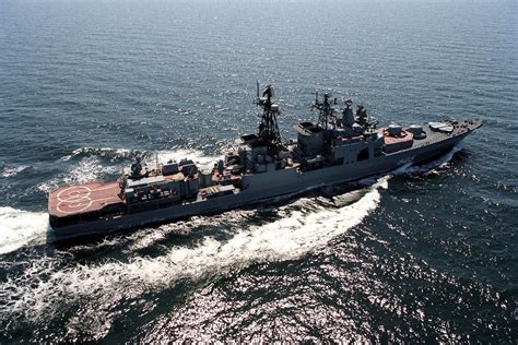 ロシア海軍北方艦隊の大型対潜艦アドミラル・レフチェンコはコラ湾とバレンツ海で艦載ヘリコプターの発着艦訓練を行なった ロシア海軍情報供給部