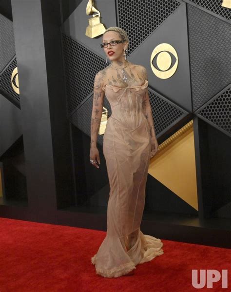 Photo Doja Cat Attends The 66th Grammy Awards In Los Angeles