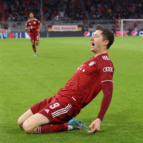 Robert Lewandowski Marca El Hat Trick M S R Pido En La Historia