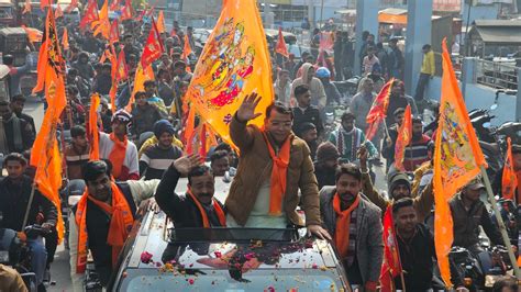 विधायक शिव अरोरा ने मुख्य बाजार में निकाली भगवा रैली भगवा रंग में नजर आये सैकड़ो युवा लगे जय