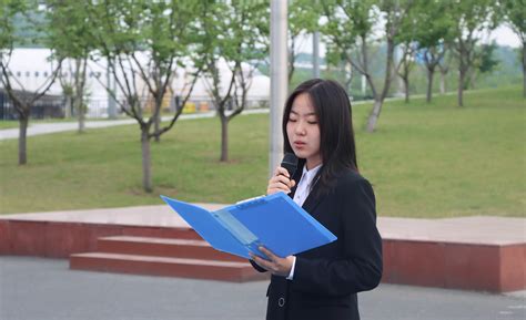 计算机学院举办 本科生升旗仪式暨五四青年节爱国主义教育