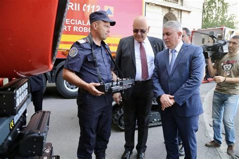 Lucian Bode Patru autospeciale dotate cu roboți pentru intervenții în