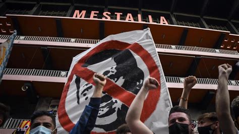 Convocan Una Protesta En Mestalla Contra Peter Lim Por La Pareja