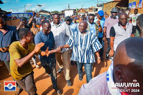 Vice President Bawumia receives mammoth welcome in the Bono East Region ...