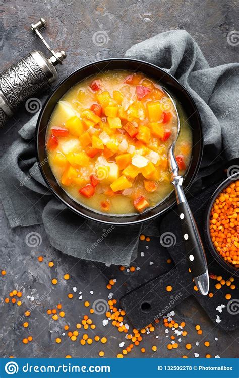 Sopa De Lentilha Vermelha Vegetais Alimento Do Vegetariano Foto De