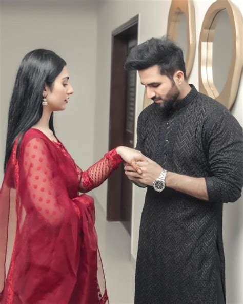 Falak Shabbir Gives Lovely Sarah Khan A Sweet Surprise