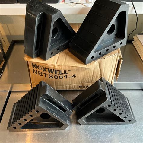 368 New in Box Hoxwell Solid Heavy Duty Rubber Wheel Chocks 4-pack ...