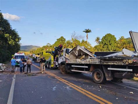 Caminhão tomba na BR 101 em Anchieta e deixa uma pessoa morta Jornal