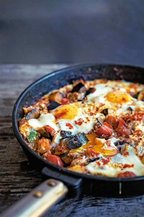 Skillet Eggs With Chorizo And Vegetables Leite S Culinaria