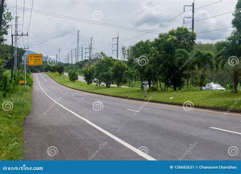 Estrada Rota Da Estrada Linhas Brancas Cargo Do Guia Imagem De Stock