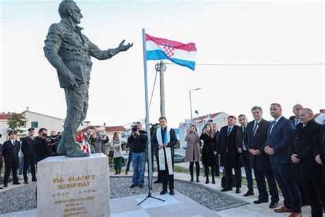 Mo E Jedan Selfie Tu Man Je Dobio Novi Spomenik Vrijedan Kako