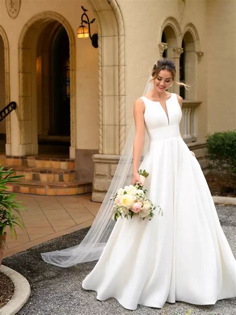 20 Classic Wedding Dresses For Brides With Timeless Style