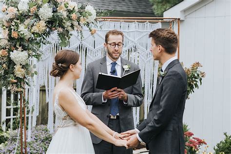 Intimate Backyard Wedding | Glen Ellyn, IL| Laura + Kyle - megadamik.com