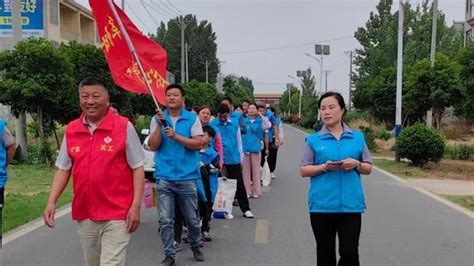 阜阳市小雨伞爱心协会走进阜南于集乡洪庙村慰问困难学生家庭