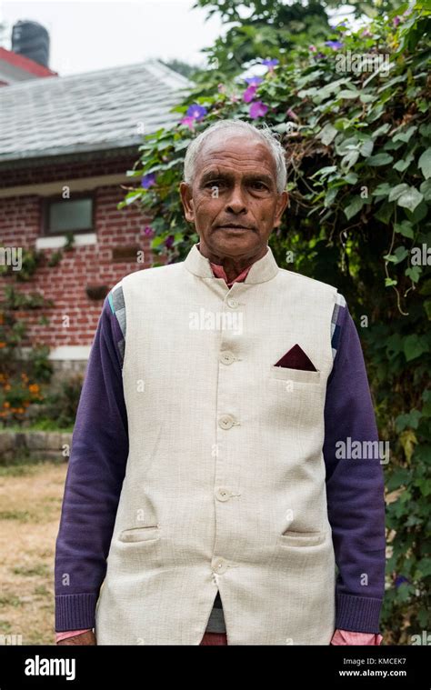 Portrait of an old Indian man Stock Photo - Alamy